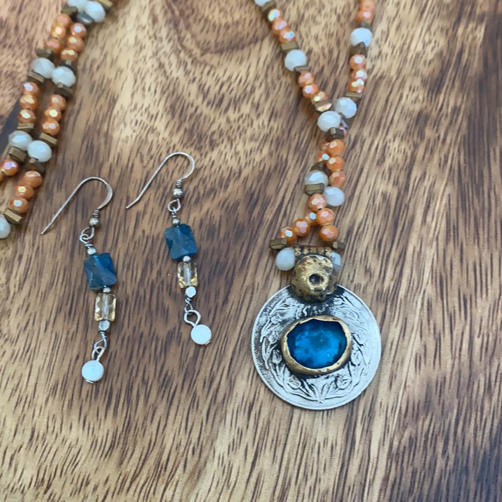 Necklace & free earrings